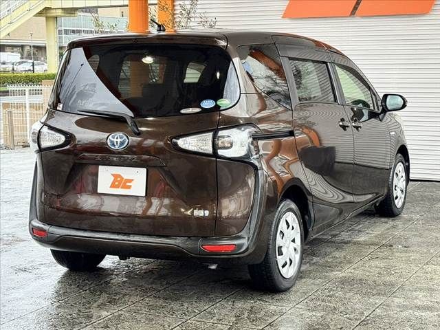 TOYOTA SIENTA HYBRID 2016