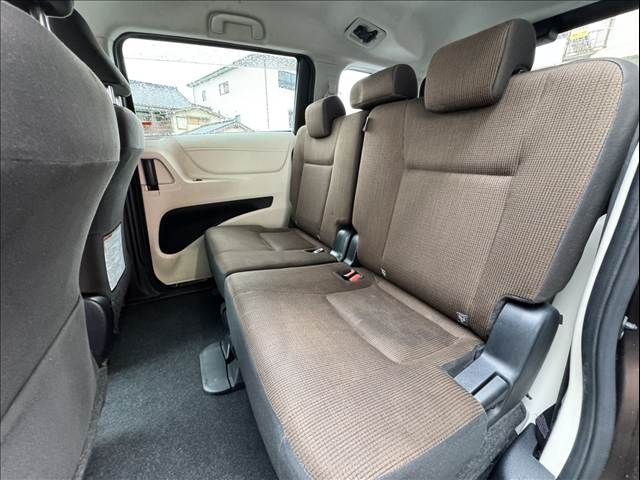 TOYOTA SIENTA HYBRID 2016