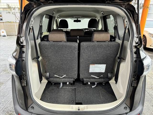 TOYOTA SIENTA HYBRID 2016