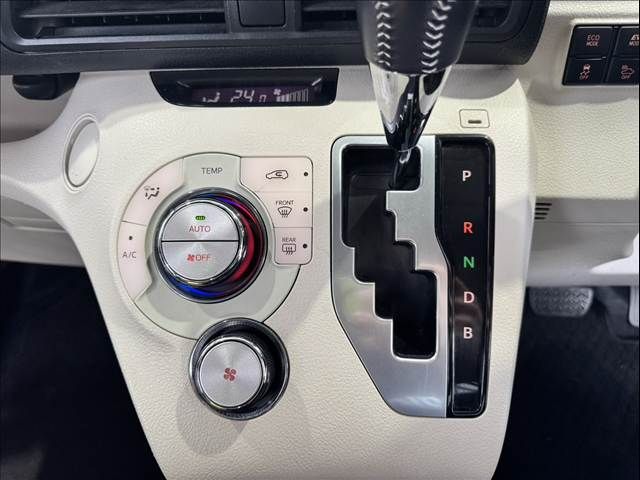TOYOTA SIENTA HYBRID 2016