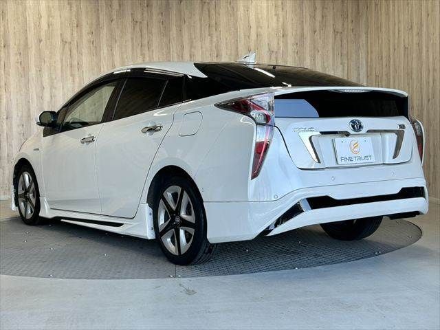 TOYOTA PRIUS 2016