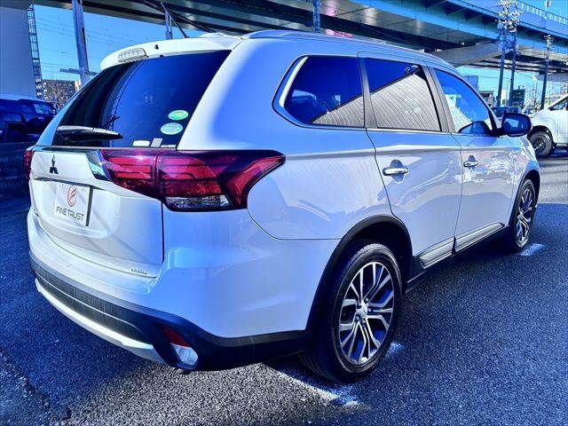MITSUBISHI OUTLANDER 4WD 2015