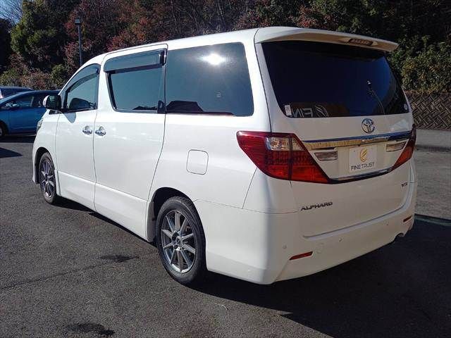 TOYOTA ALPHARD 2013
