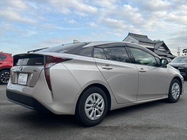 TOYOTA PRIUS 2016