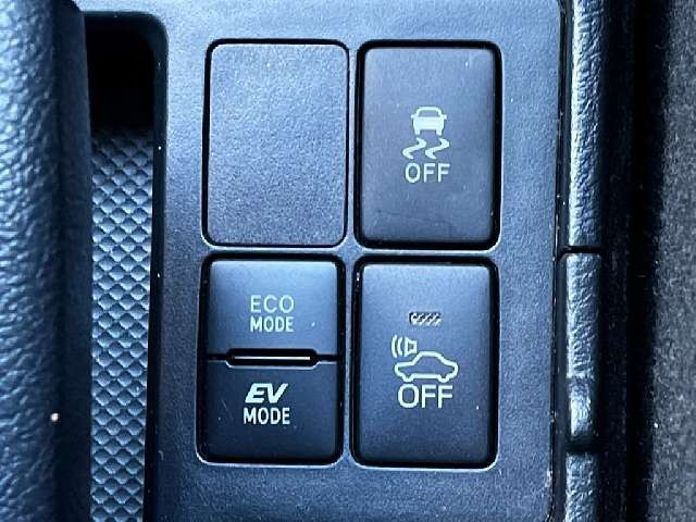 TOYOTA VITZ HYBRID 2018