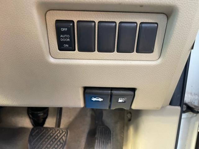 NISSAN SERENA  WG 2005