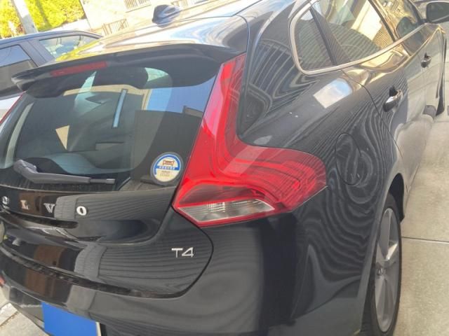 VOLVO VOLVO V40 2013