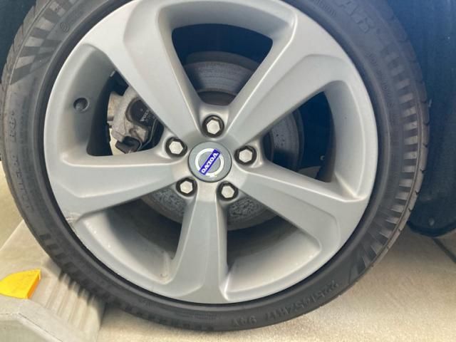 VOLVO VOLVO V40 2013