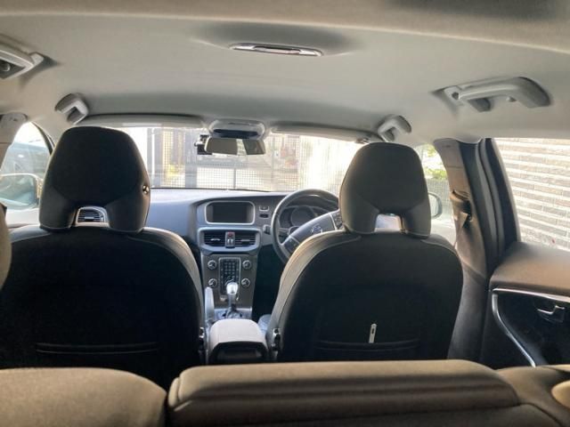 VOLVO VOLVO V40 2013