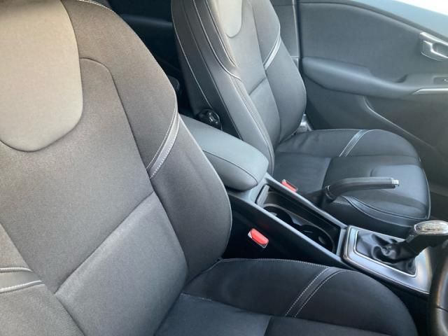 VOLVO VOLVO V40 2013