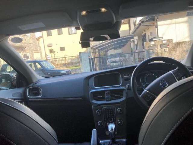 VOLVO VOLVO V40 2013