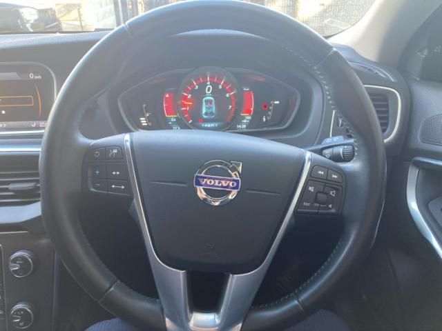 VOLVO VOLVO V40 2013