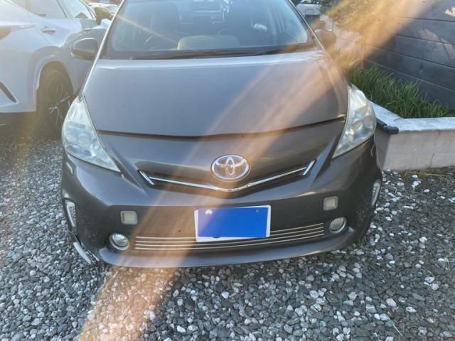 TOYOTA PRIUS Alpha 2012