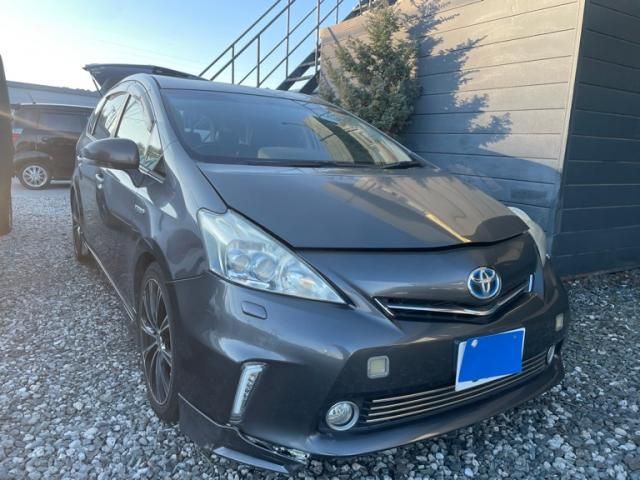 TOYOTA PRIUS Alpha 2012