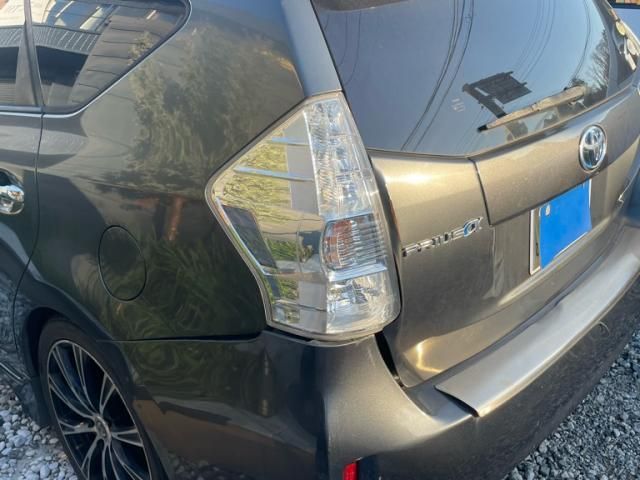 TOYOTA PRIUS Alpha 2012