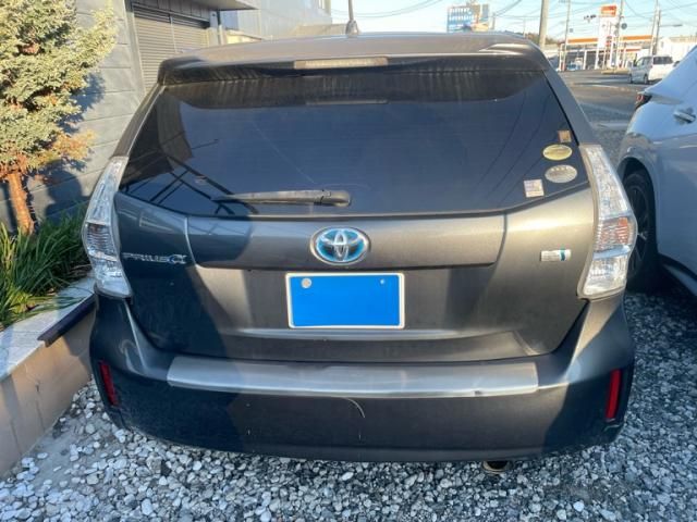 TOYOTA PRIUS Alpha 2012