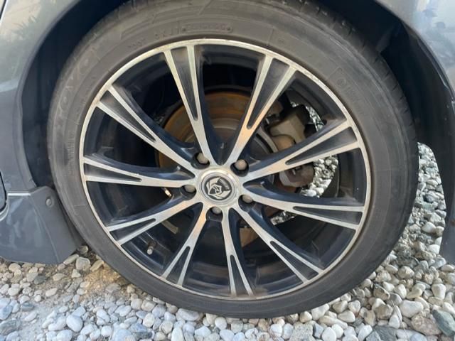 TOYOTA PRIUS Alpha 2012