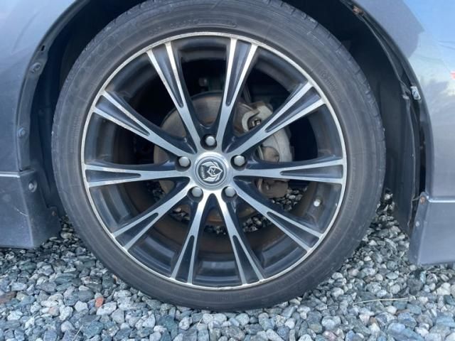 TOYOTA PRIUS Alpha 2012