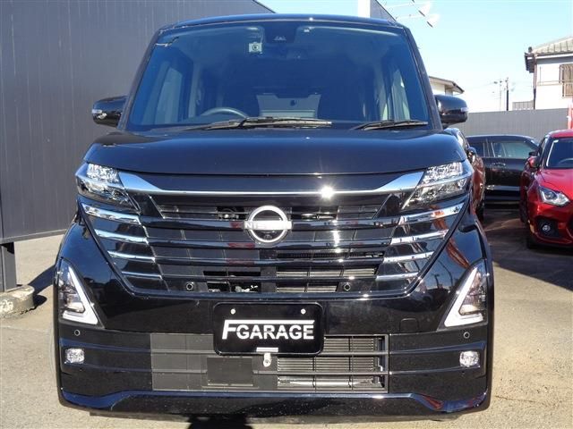 NISSAN ROOX 2025
