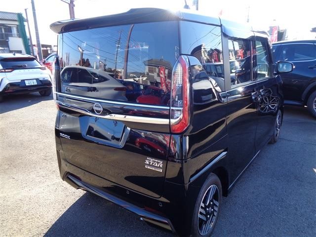 NISSAN ROOX 2025