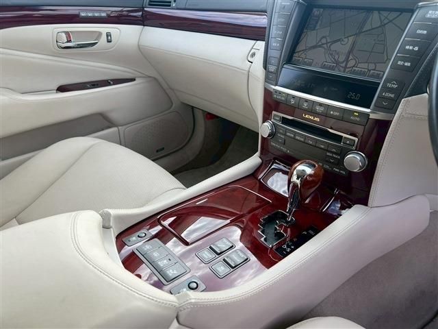 TOYOTA LEXUS LS600h 2012