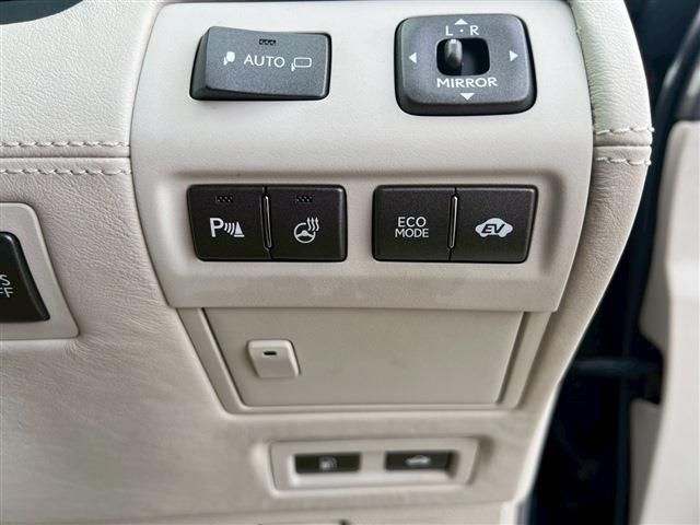 TOYOTA LEXUS LS600h 2012