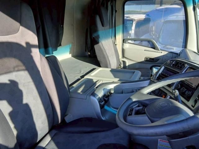 NISSAN DIESEL Quon 2017