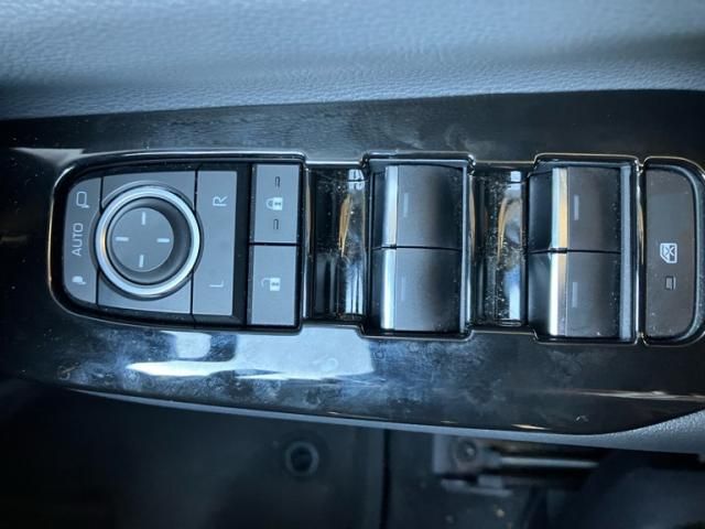 TOYOTA PRIUS PHV 2023