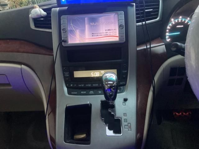 TOYOTA VELLFIRE 2009