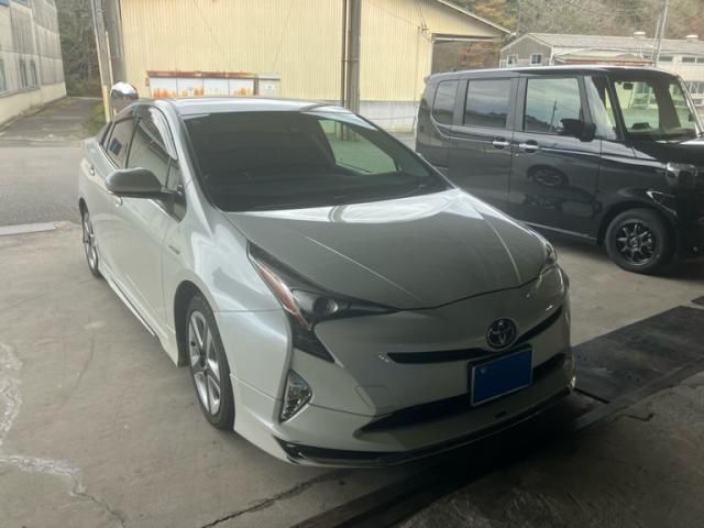 TOYOTA PRIUS 2016