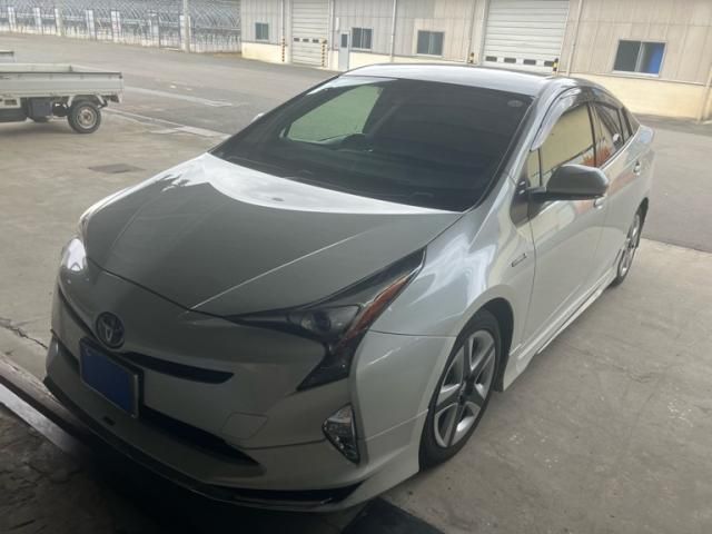 TOYOTA PRIUS 2016