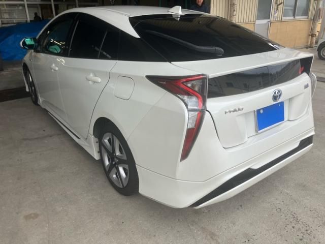 TOYOTA PRIUS 2016