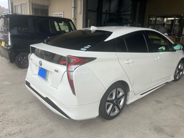 TOYOTA PRIUS 2016