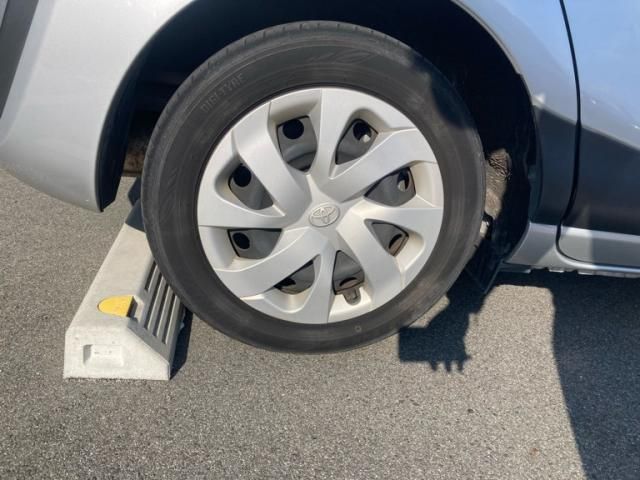 TOYOTA SIENTA HYBRID 2017