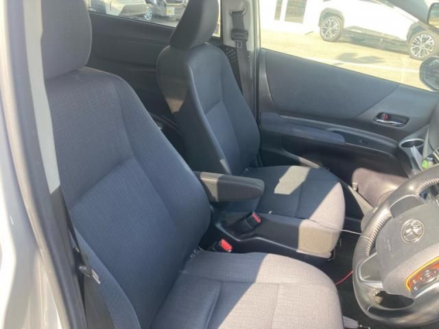 TOYOTA SIENTA HYBRID 2017