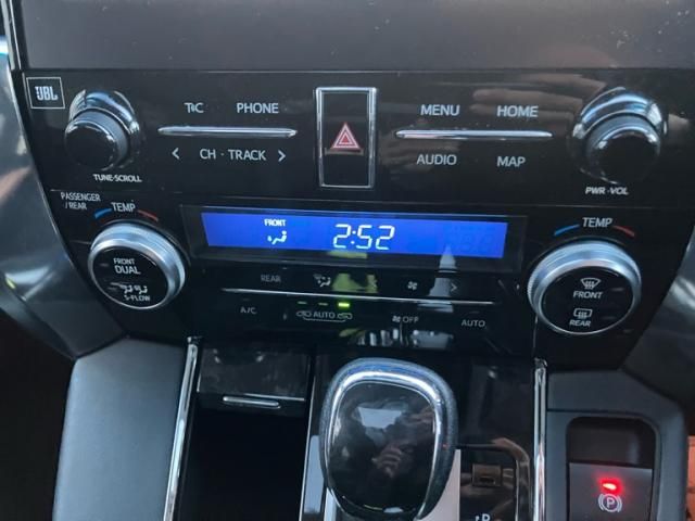 TOYOTA ALPHARD hybrid 4WD 2021