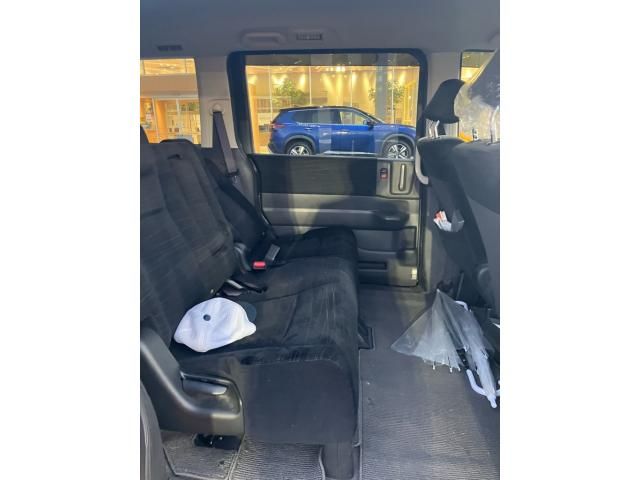 HONDA STEPWAGON 2011