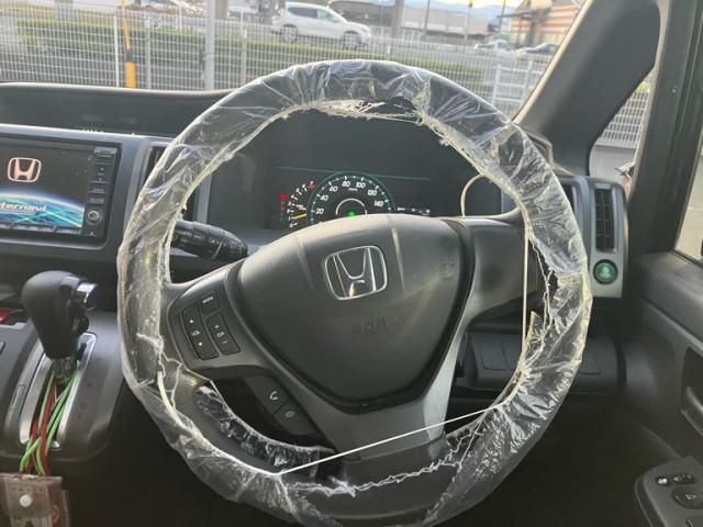 HONDA STEPWAGON 2011