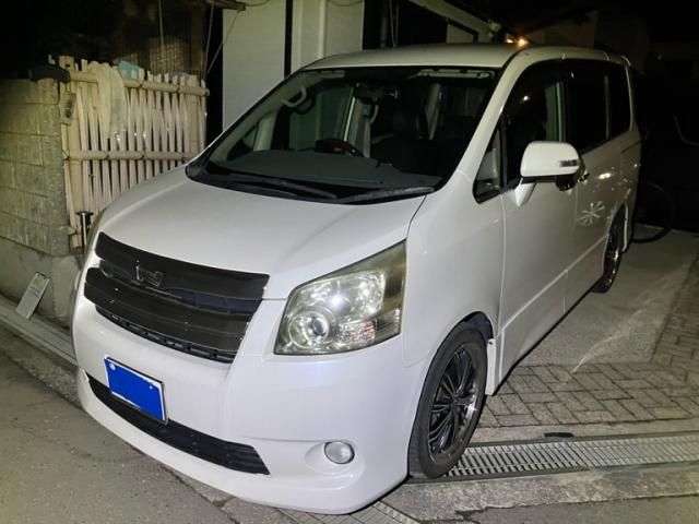 TOYOTA NOAH 2009