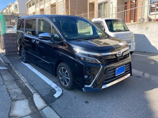 TOYOTA VOXY 2018