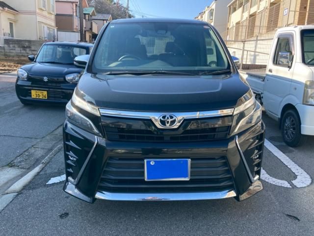 TOYOTA VOXY 2018