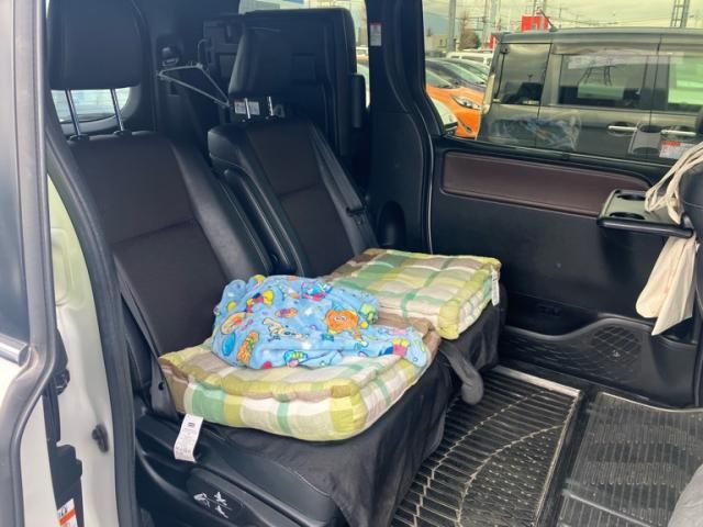 TOYOTA ESQUIRE HYBRID 2017