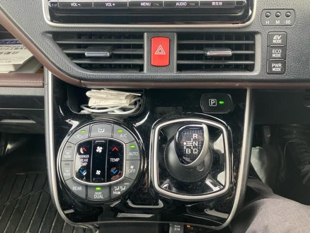 TOYOTA ESQUIRE HYBRID 2017