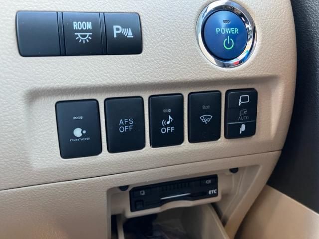 TOYOTA ALPHARD hybrid 4WD 2013