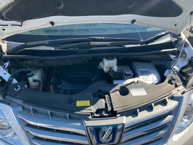 TOYOTA ALPHARD hybrid 4WD 2013