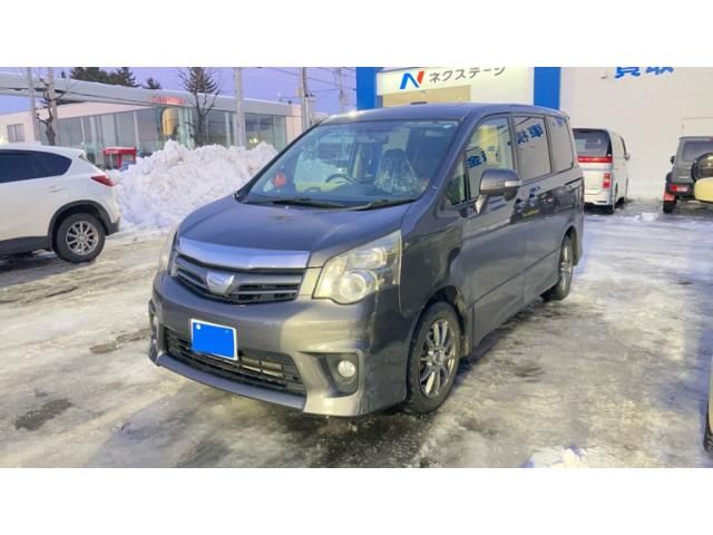 TOYOTA NOAH 4WD 2011