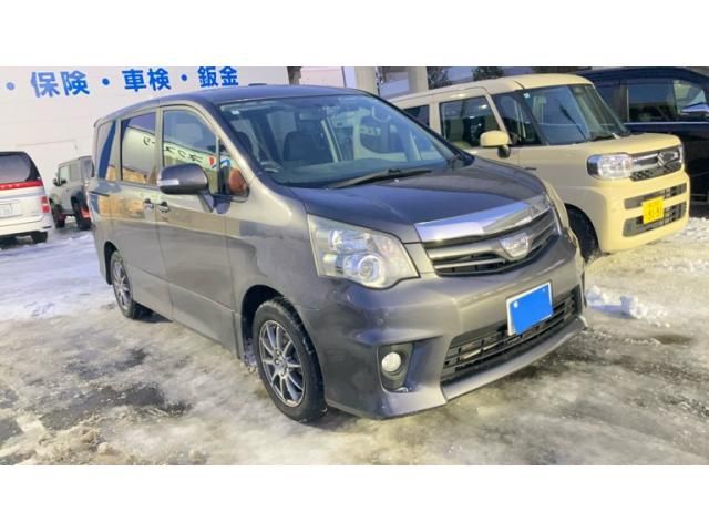 TOYOTA NOAH 4WD 2011