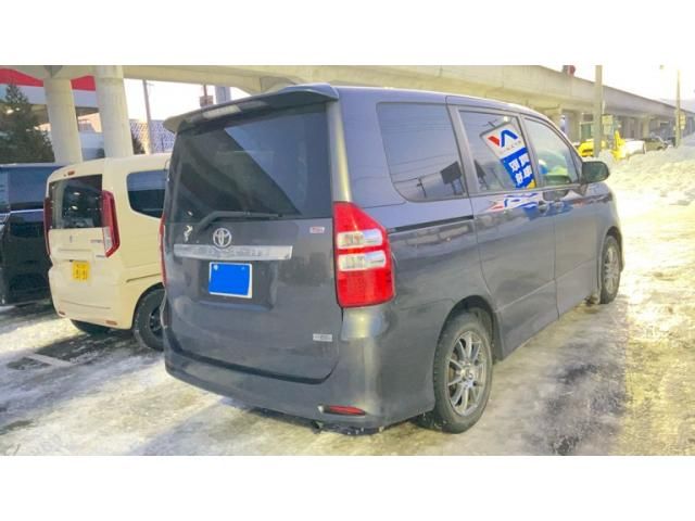 TOYOTA NOAH 4WD 2011