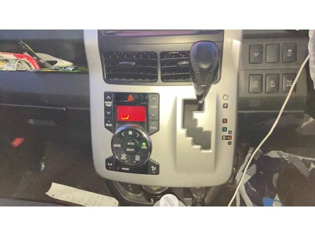 TOYOTA NOAH 4WD 2011