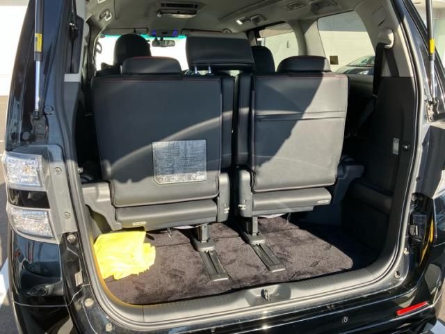 TOYOTA VELLFIRE 2013